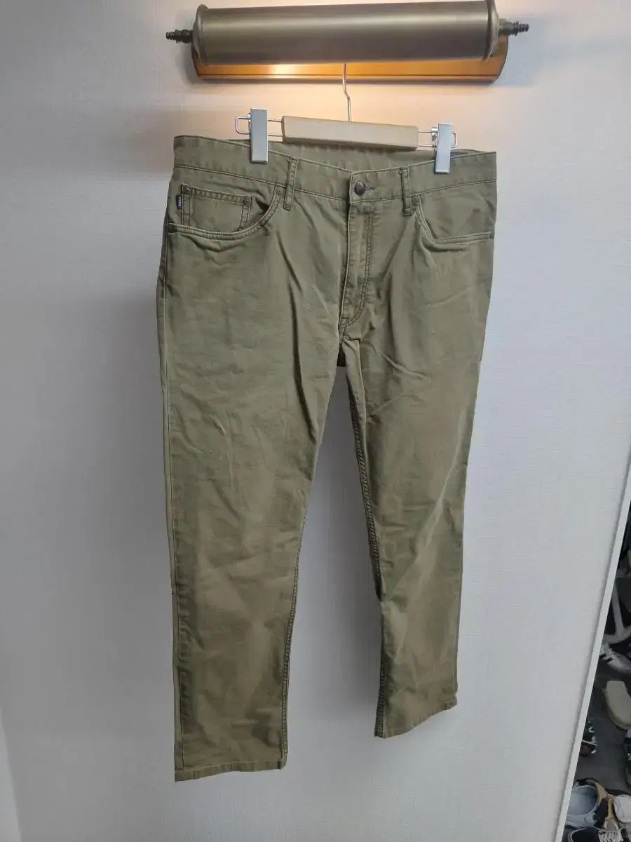 34) Polo Ralph Lauren Garmanzdai chino pants for sale