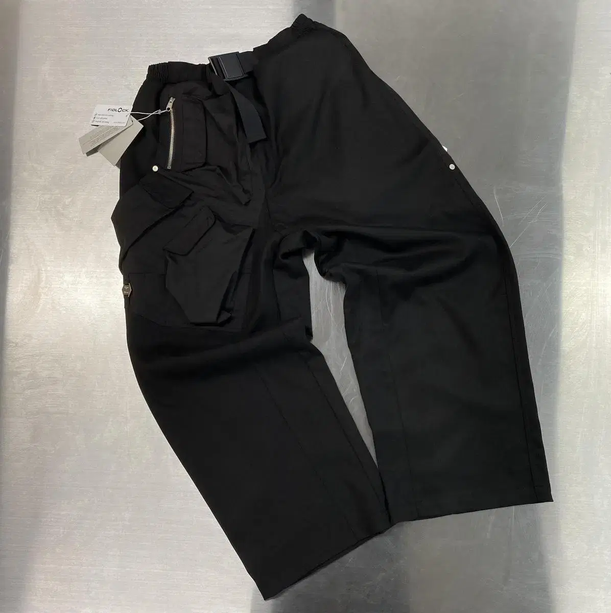 [2]Under Armour Volt 5 Cargo Pocket Wide Pants Turbo Black New