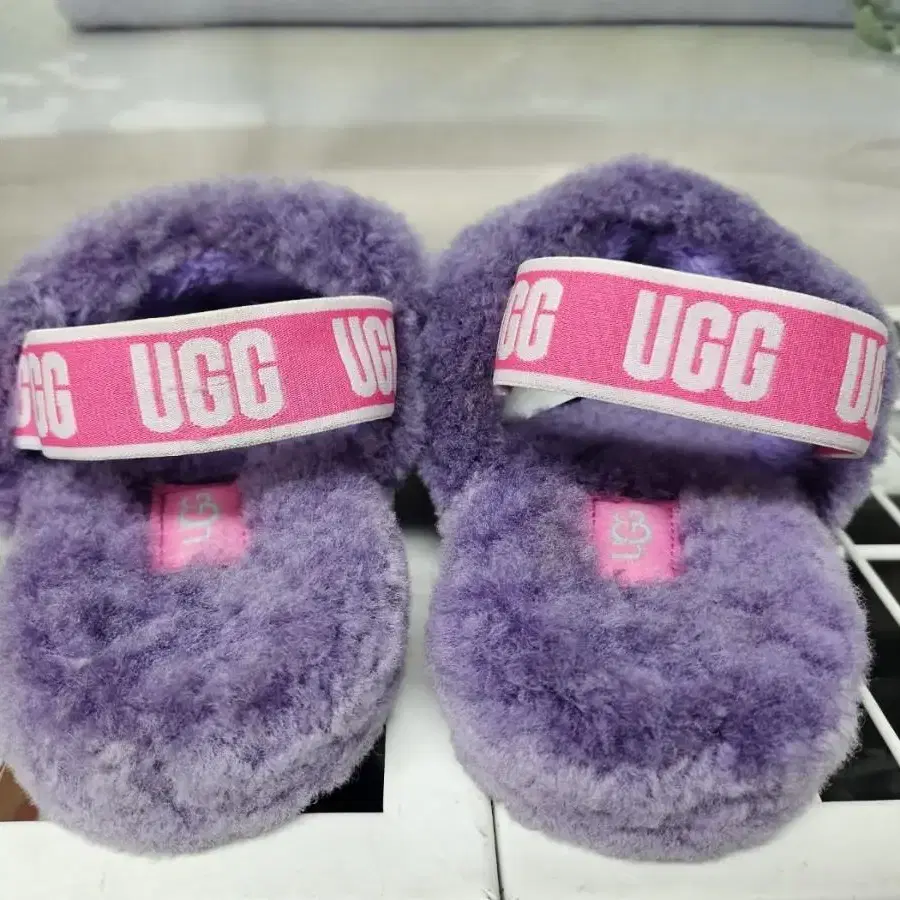 어그 UGG 샌들 슬리퍼 플러프 예 퍼플 레인보우 (220) HB57