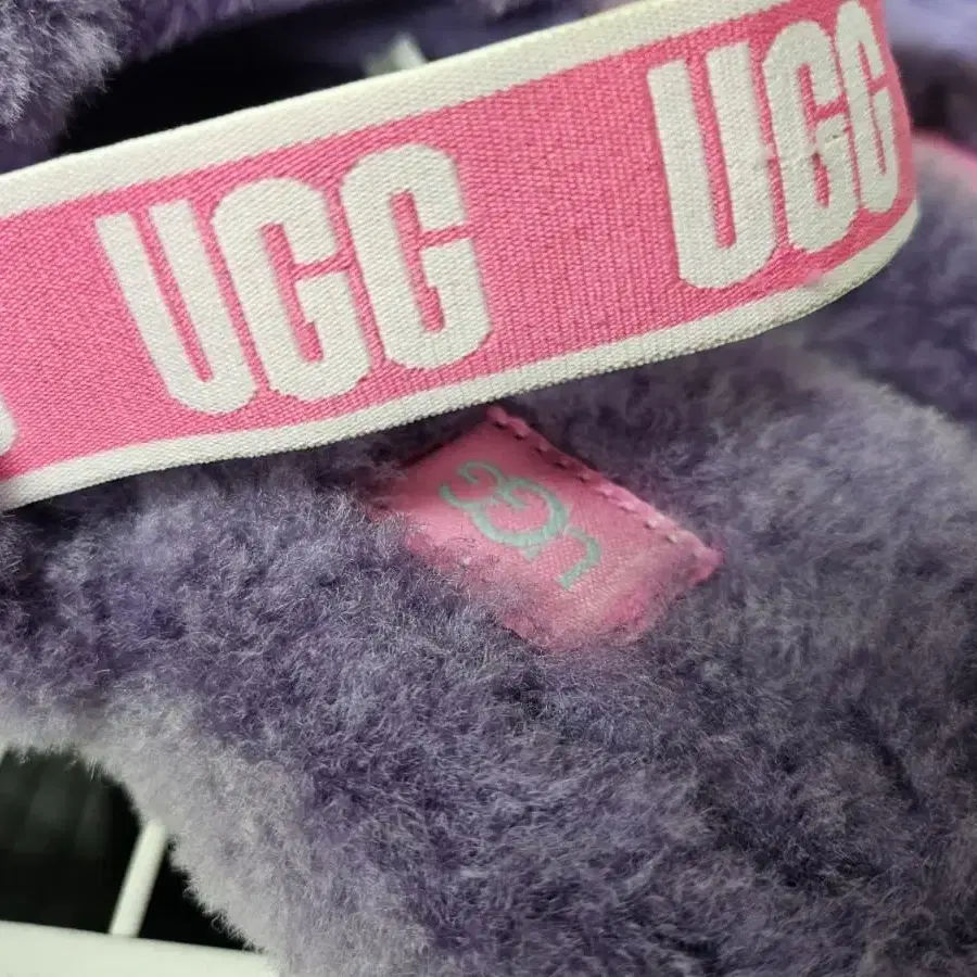 어그 UGG 샌들 슬리퍼 플러프 예 퍼플 레인보우 (220) HB57