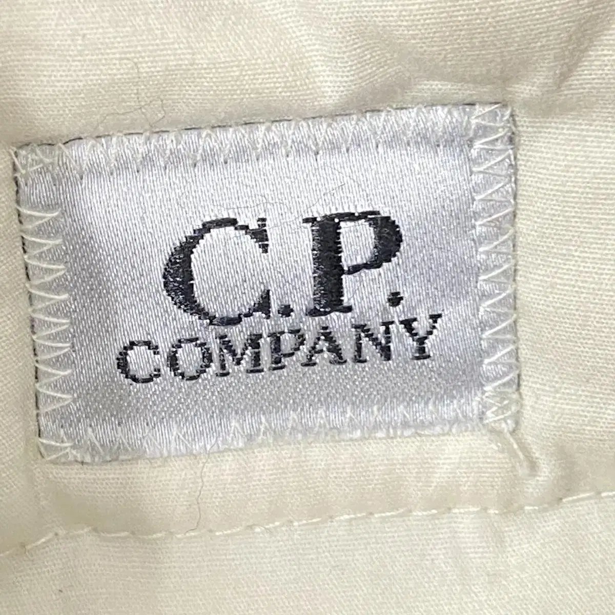 CP Company 블랙 패딩 M