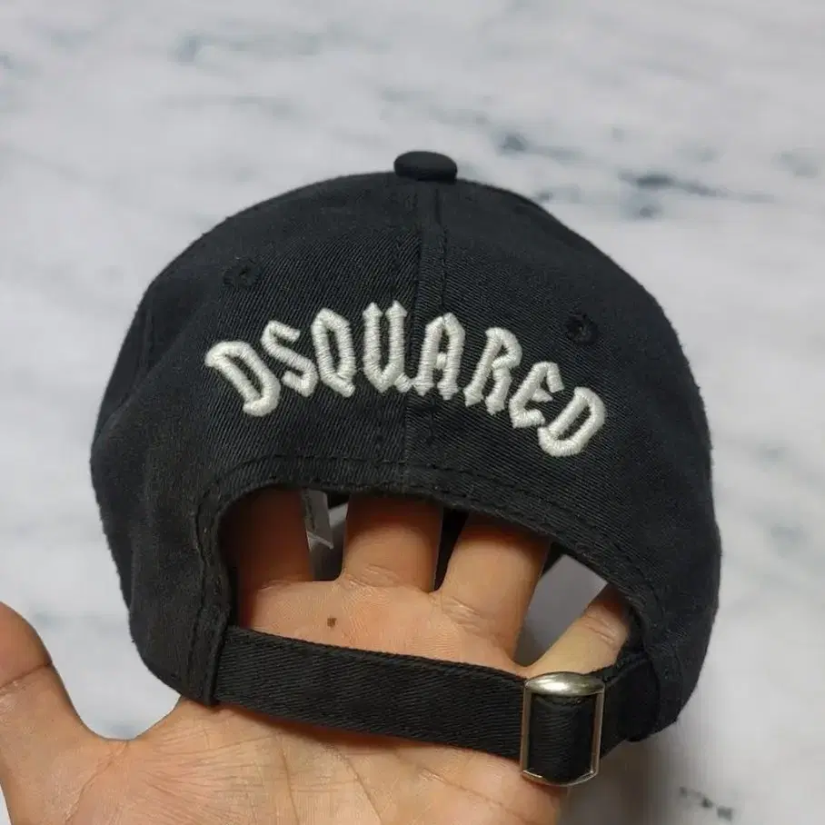 디스퀘어드 DSQUARED2 모자 볼캡 블랙