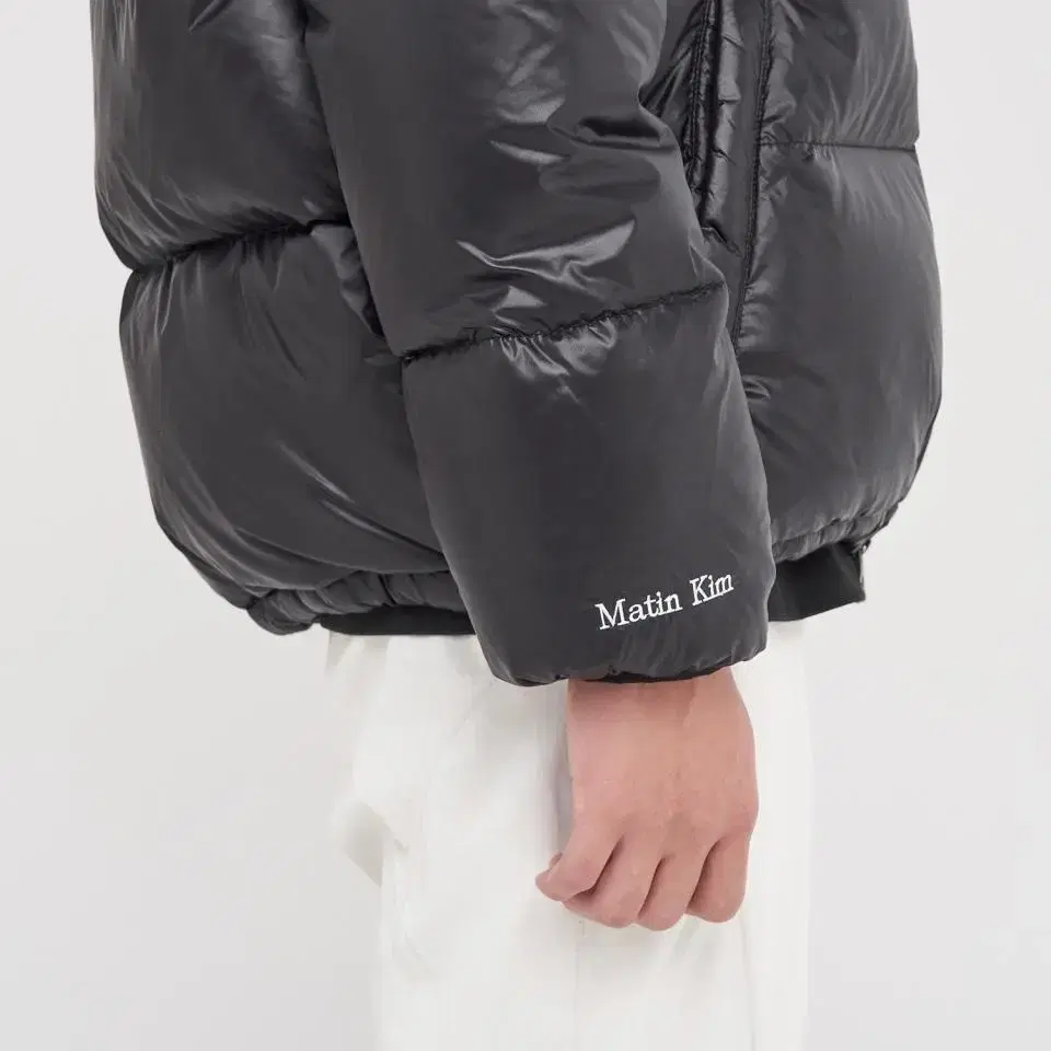 Matin Kim GLOSSY PUFFER JACKET IN BLACK