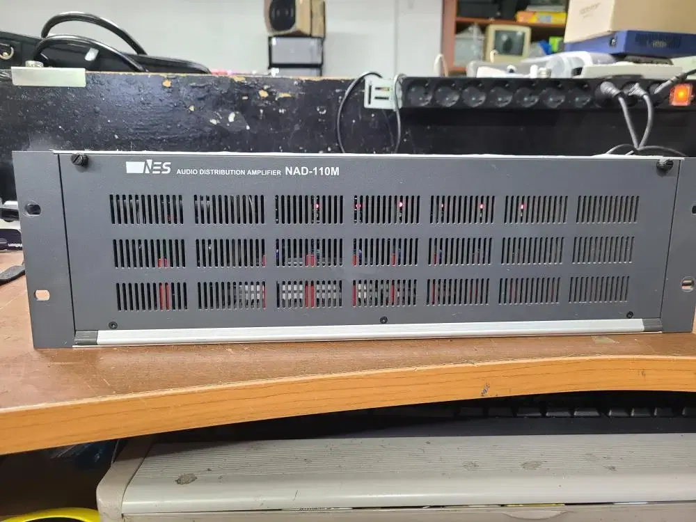 NES AUDIO DISTRIBUTION AMPLIFIER NAD-110