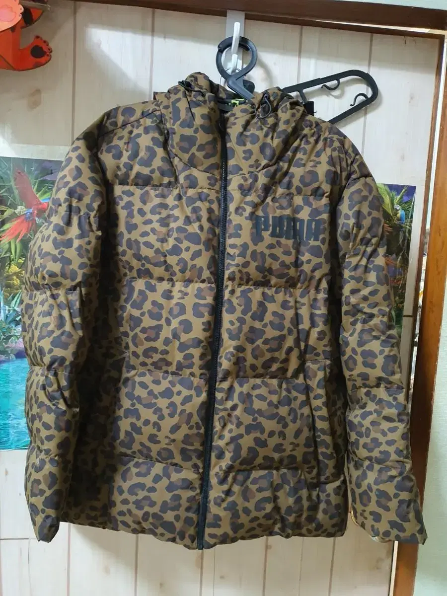 Puma Leopard Padded Hooded Jumper size 95 (M) (runs large)