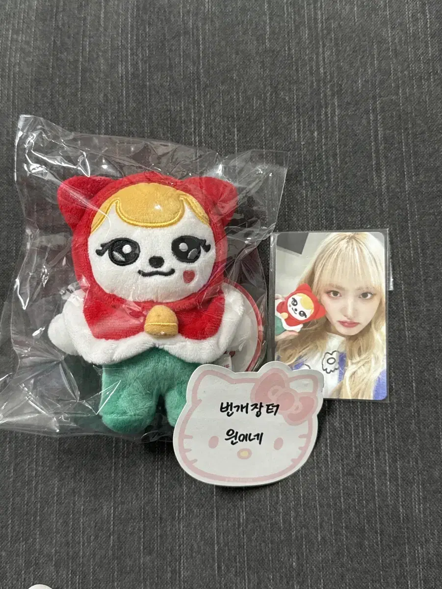 Unsealed) ive minive Christmas Doll + Photocard