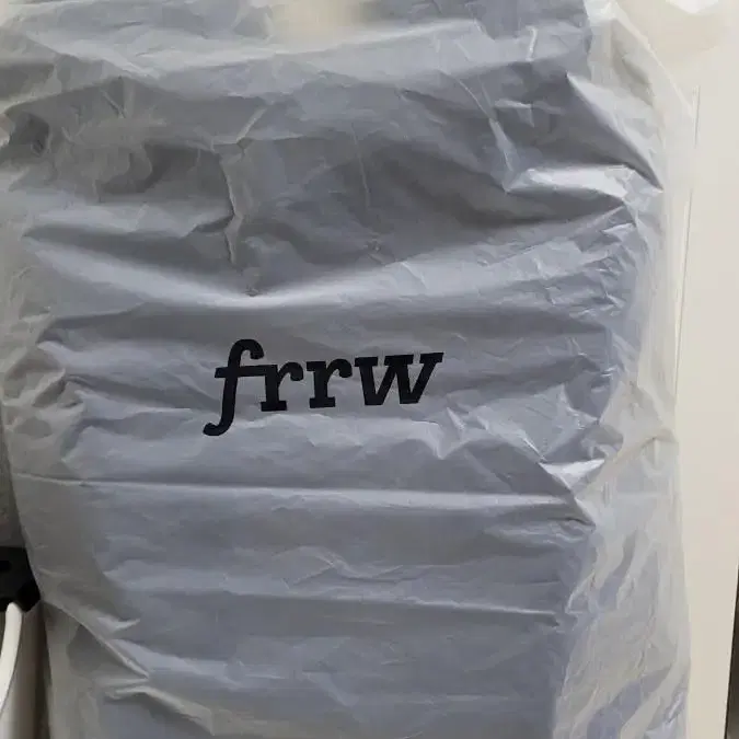 frrw Duck Down Crop Jumper 덕 다운 크롭 패딩 점퍼