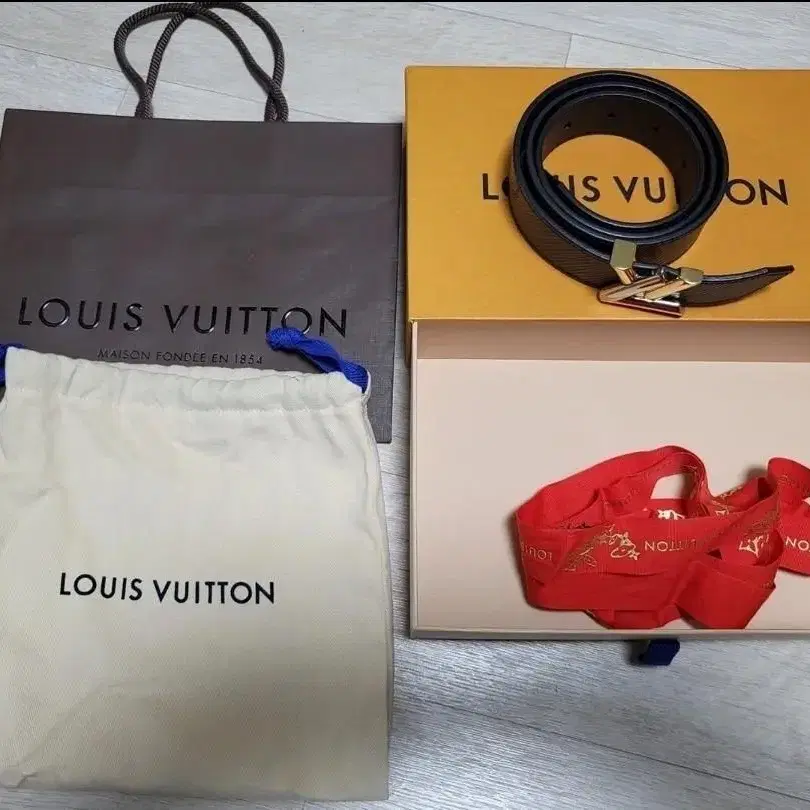 루이비통 벨트 LV 트위스트 30MM 75사이즈