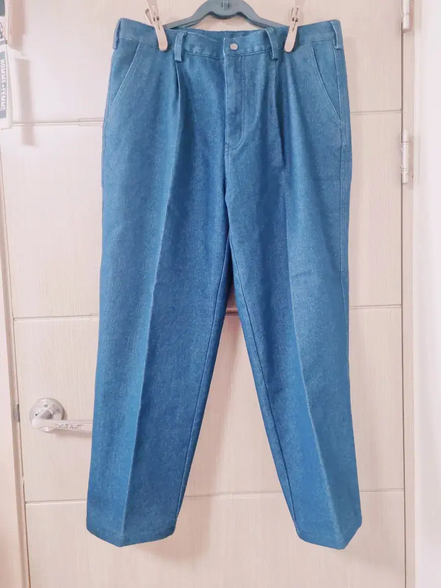 One-tuck brushed denim pants in jin blue