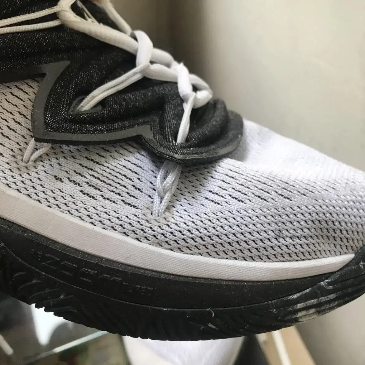 한정판 Kyrie 5 ep Cookies & Cream