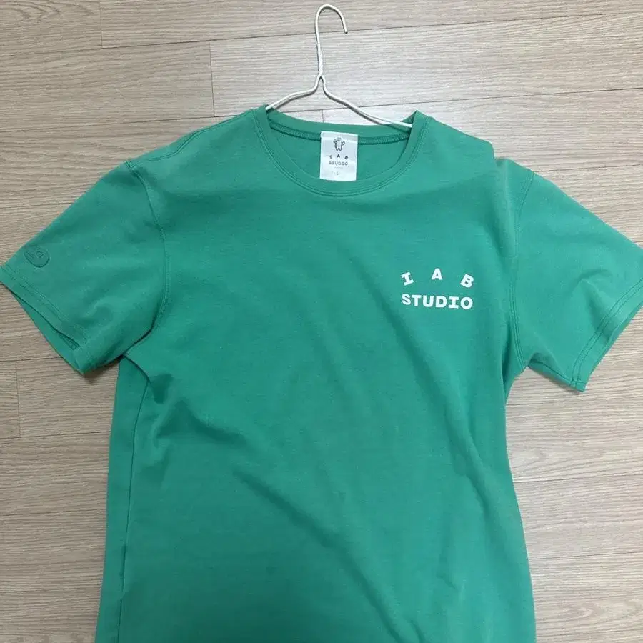 IAB x kakao green t-shirt 티셔츠 판매합니다.