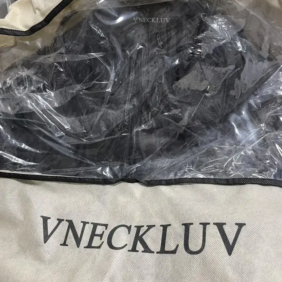 Vneckluv(브이넥러브) 램스킨 무스탕 1사이즈