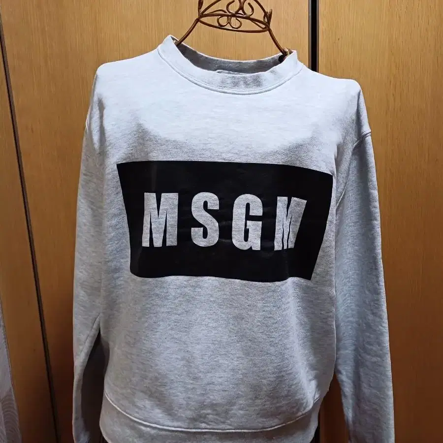 이태리 MSGM 엠에스지엠 여성 맨투맨 기모티 M size