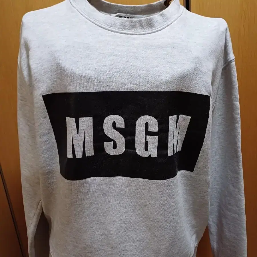 이태리 MSGM 엠에스지엠 여성 맨투맨 기모티 M size