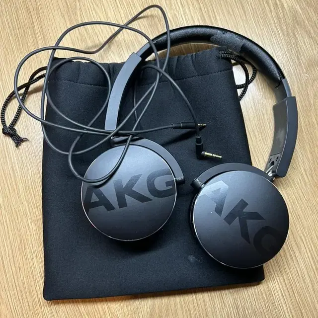 AKG 헤드셋