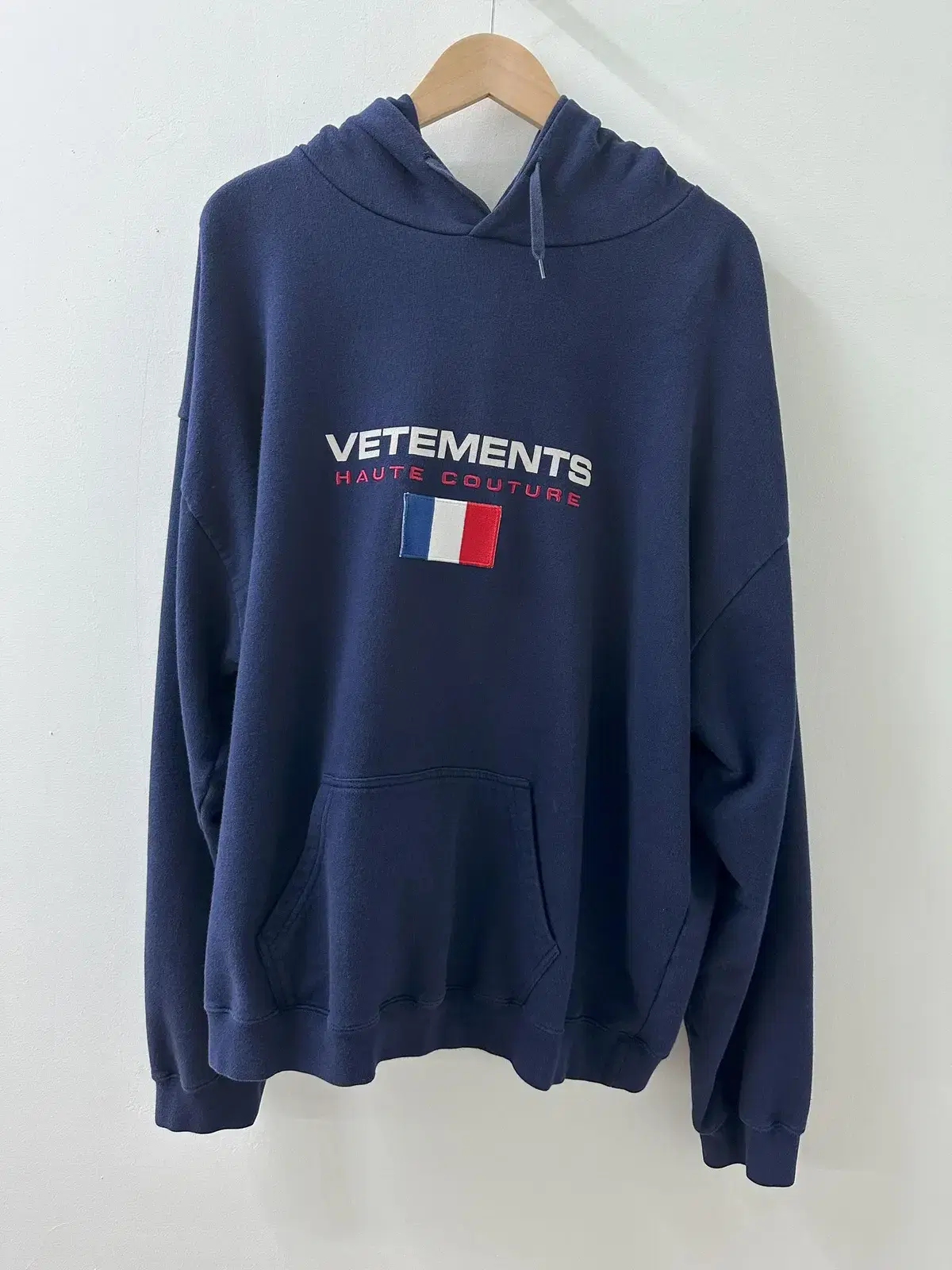 Vetements Embroidered Logo Hoodie Navy L