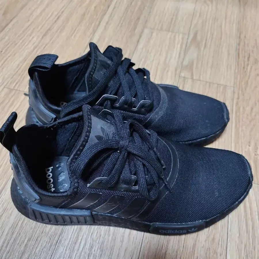 아디다스 NMD R1 트리플블랙