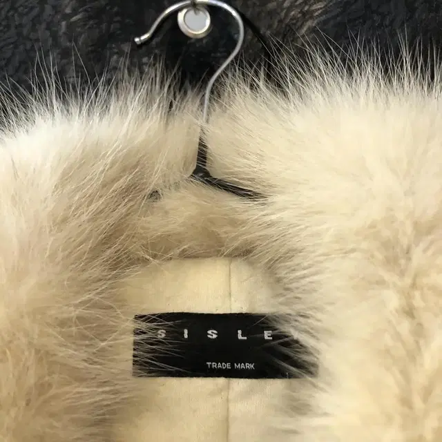 Vintage sisley ivory fur ct