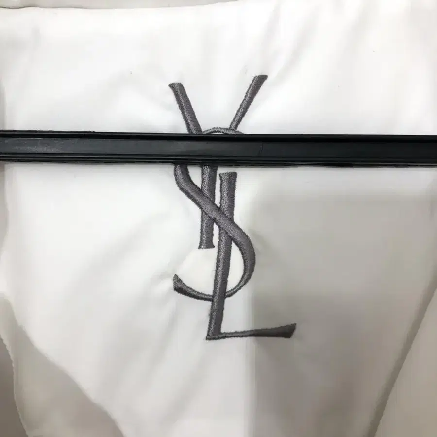 Ysl 입생로랑 화이트 패딩 105