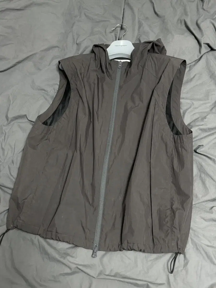 F) Hatching Room Nylon Vest