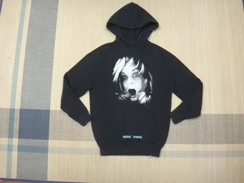 (M-XL) Off-White Brushed Lining Screaming Girl Hoodie