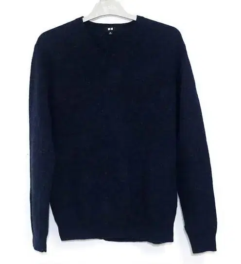 Uniqlo V-neck knit 105