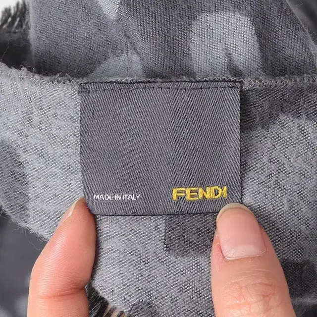 Fendi pattern muffler