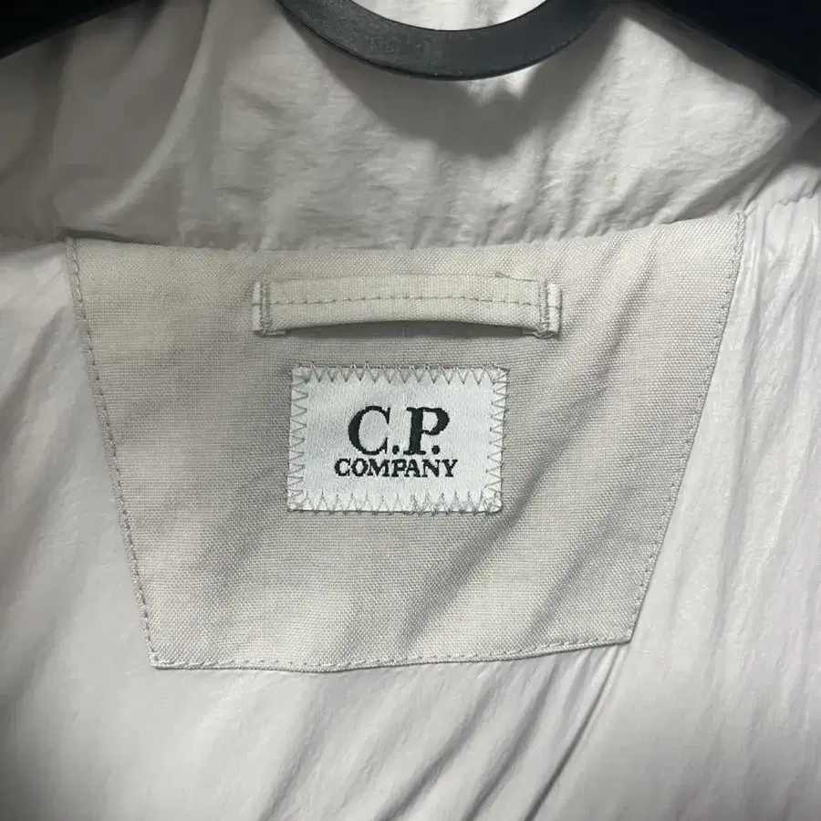 [새상품] CP컴퍼니 패딩 CP Company