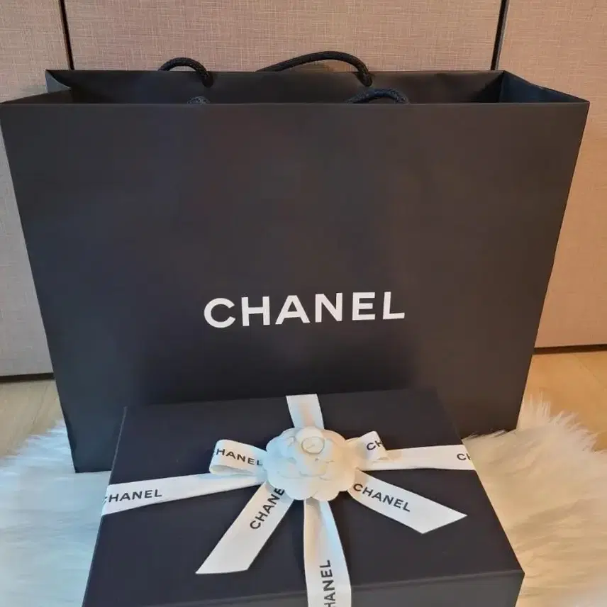 샤넬 베니티 직사각 베니티 블랙 카멜리아볼 사진 7