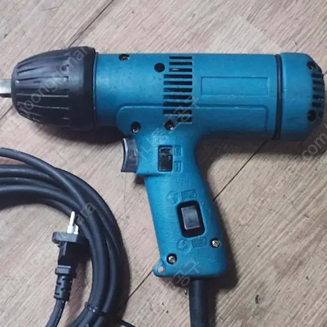 마끼다 1/2" 전기임팩렌치(makita 6904) 중고