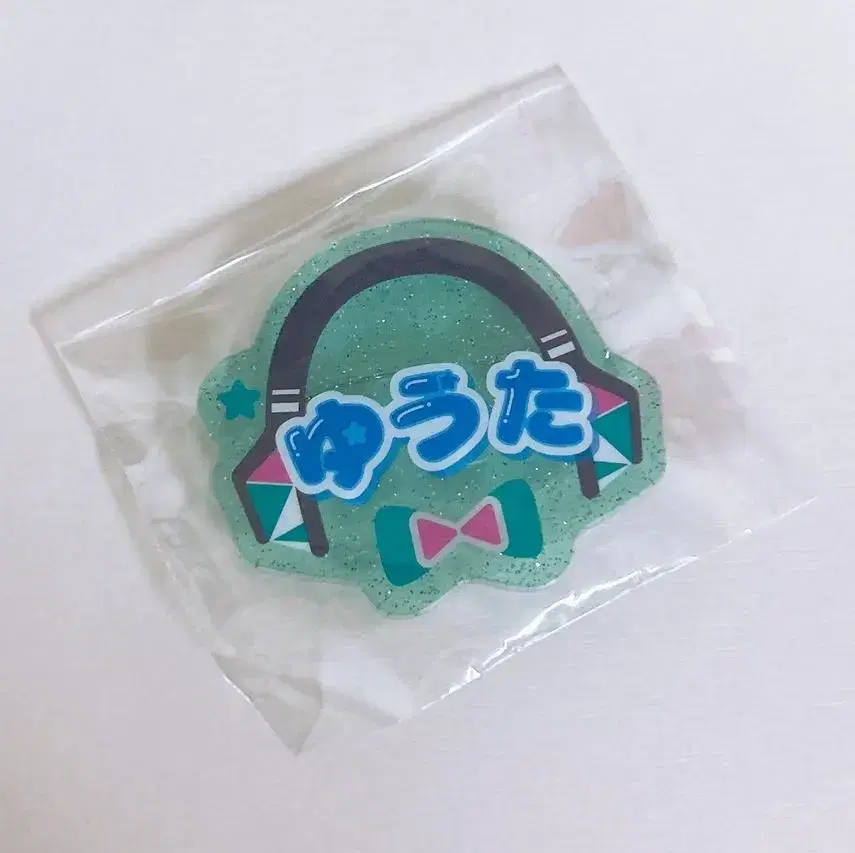 Angstwinkle sells badges to Uta Onamae