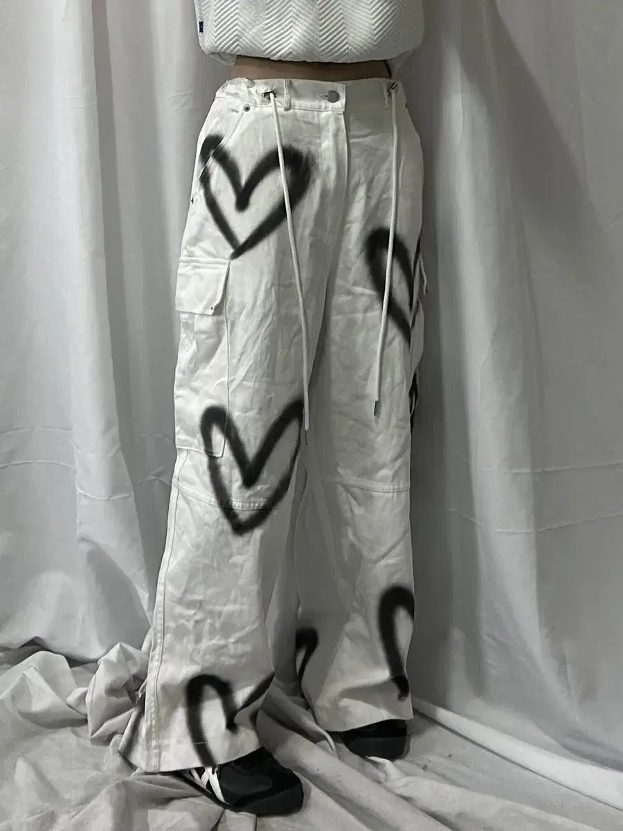 White Black Heart Waist Strap Cargo Pants 30inch