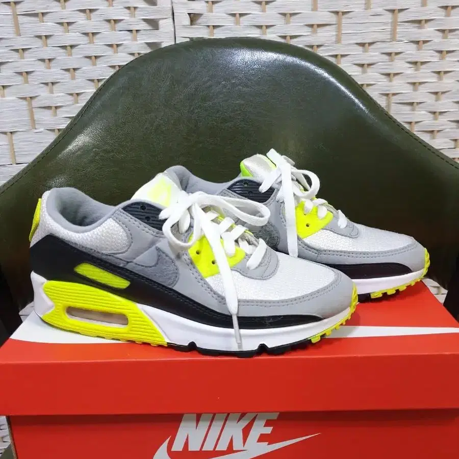 NIKE 나이키 에어맥스 90 OG 볼트 형광 245mm 세탁완료