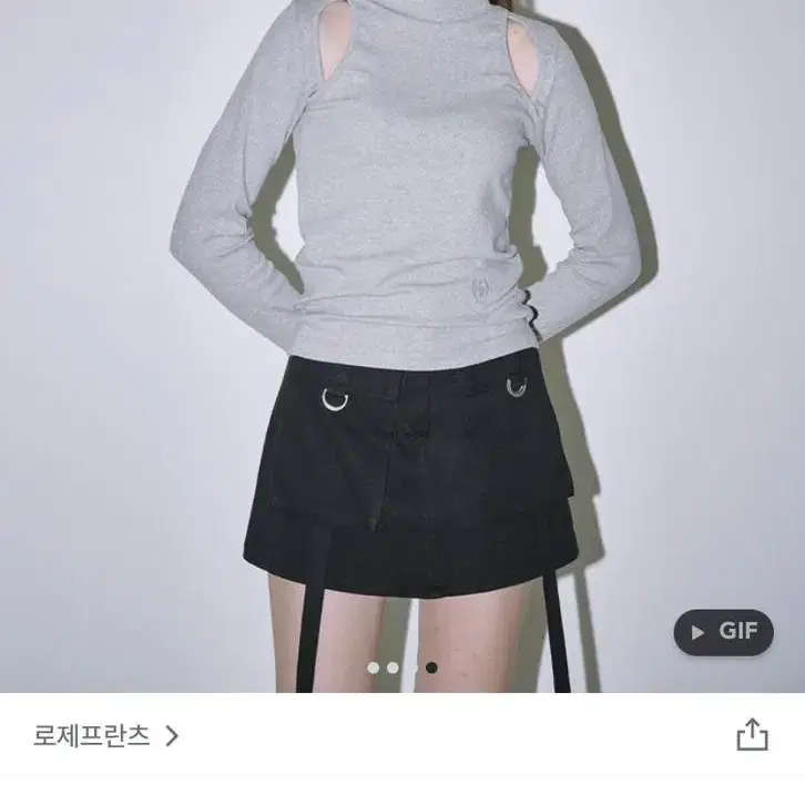 로제프란츠 cut out turtleneck t-shirt