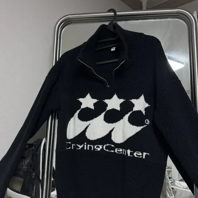 crying center 니트 반집업