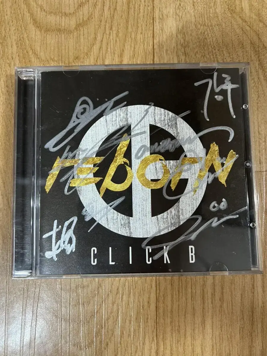 Click-B autograph sign album