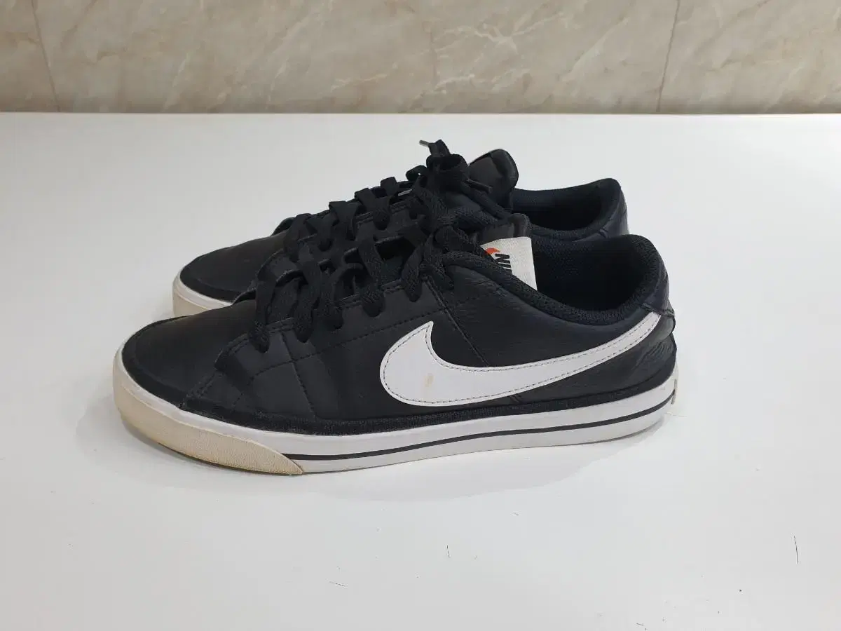 Nike Court Legacy Black Black White 270