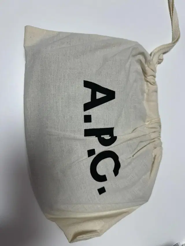 A.P.C 아페쎄 클러치 블랙