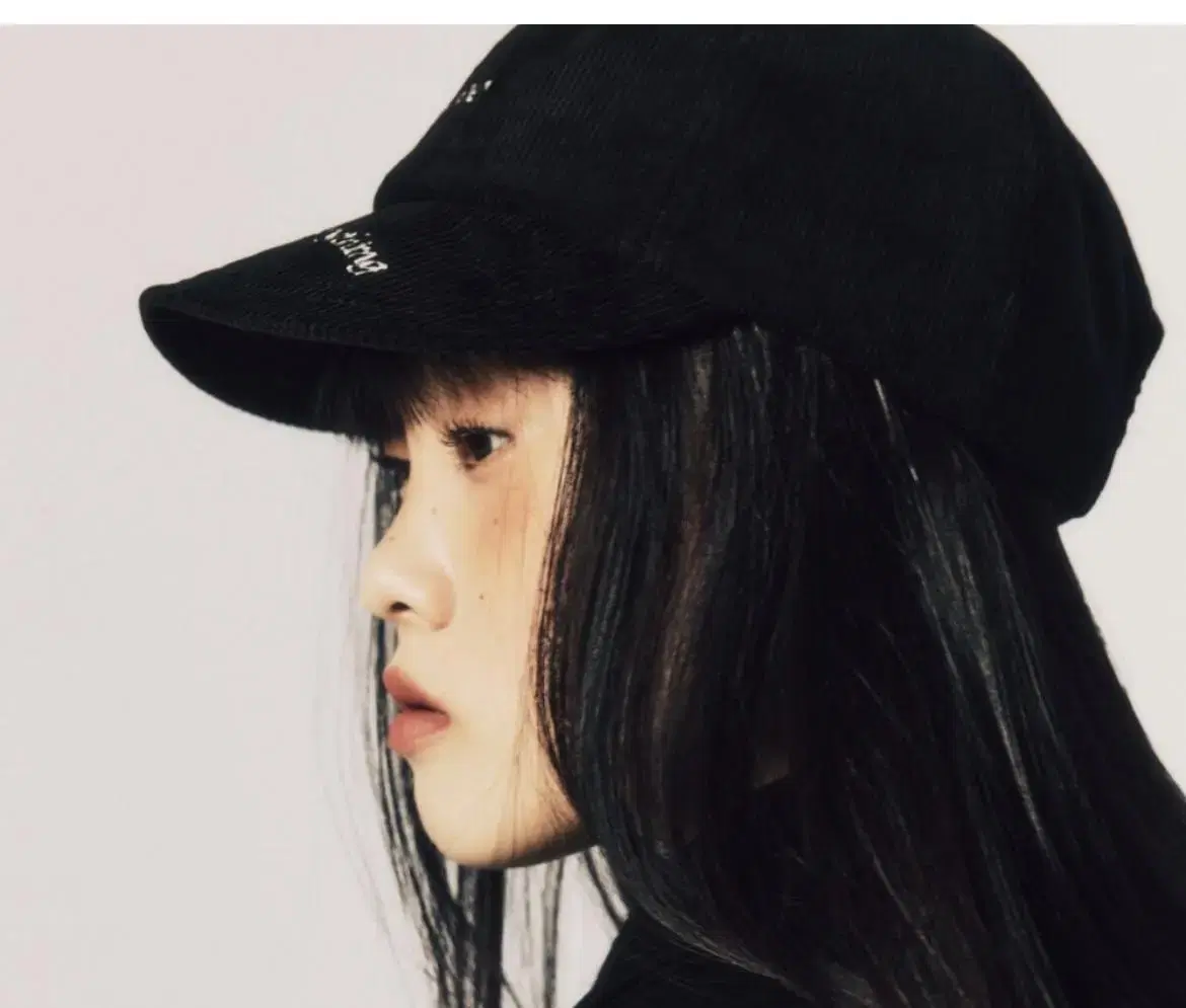 이유이이 black corduroy soft ball cap