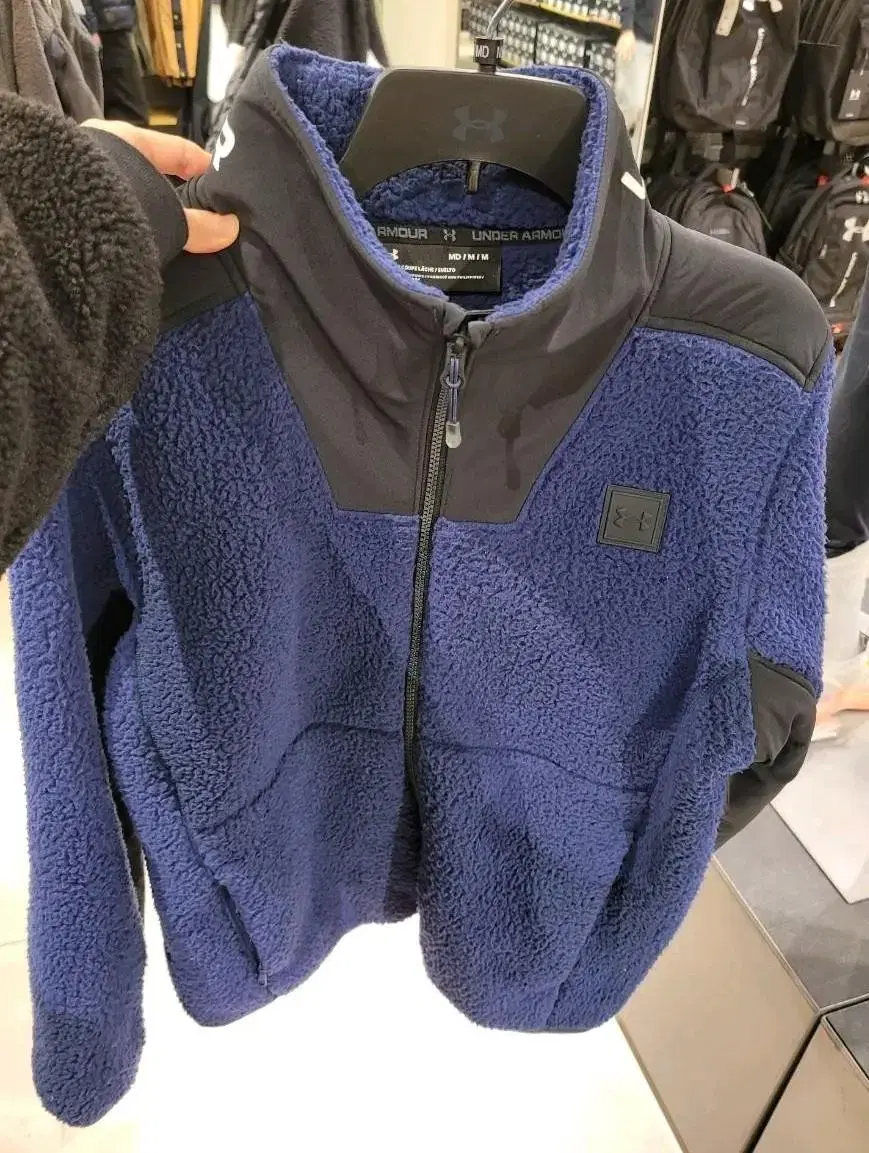 1 New L List Price189000 - Under Armour Legacy Fleece Poggle Sherpa