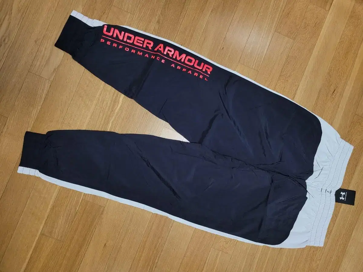 1 New XL 2XL - Under Armour Men's Woven Track Pants