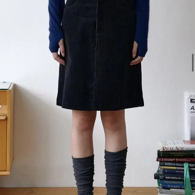 브렌다브렌든서울 corduroy middle skirt - black