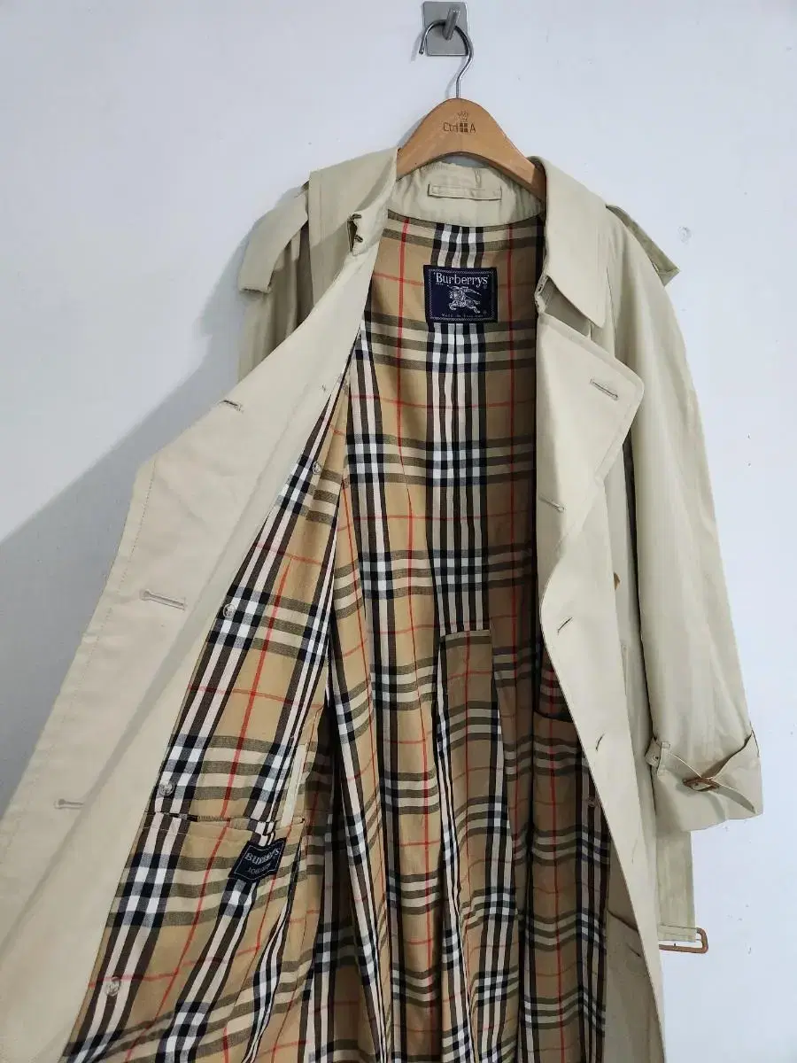 Burberry Kensington Heritage Trench Coat(100)