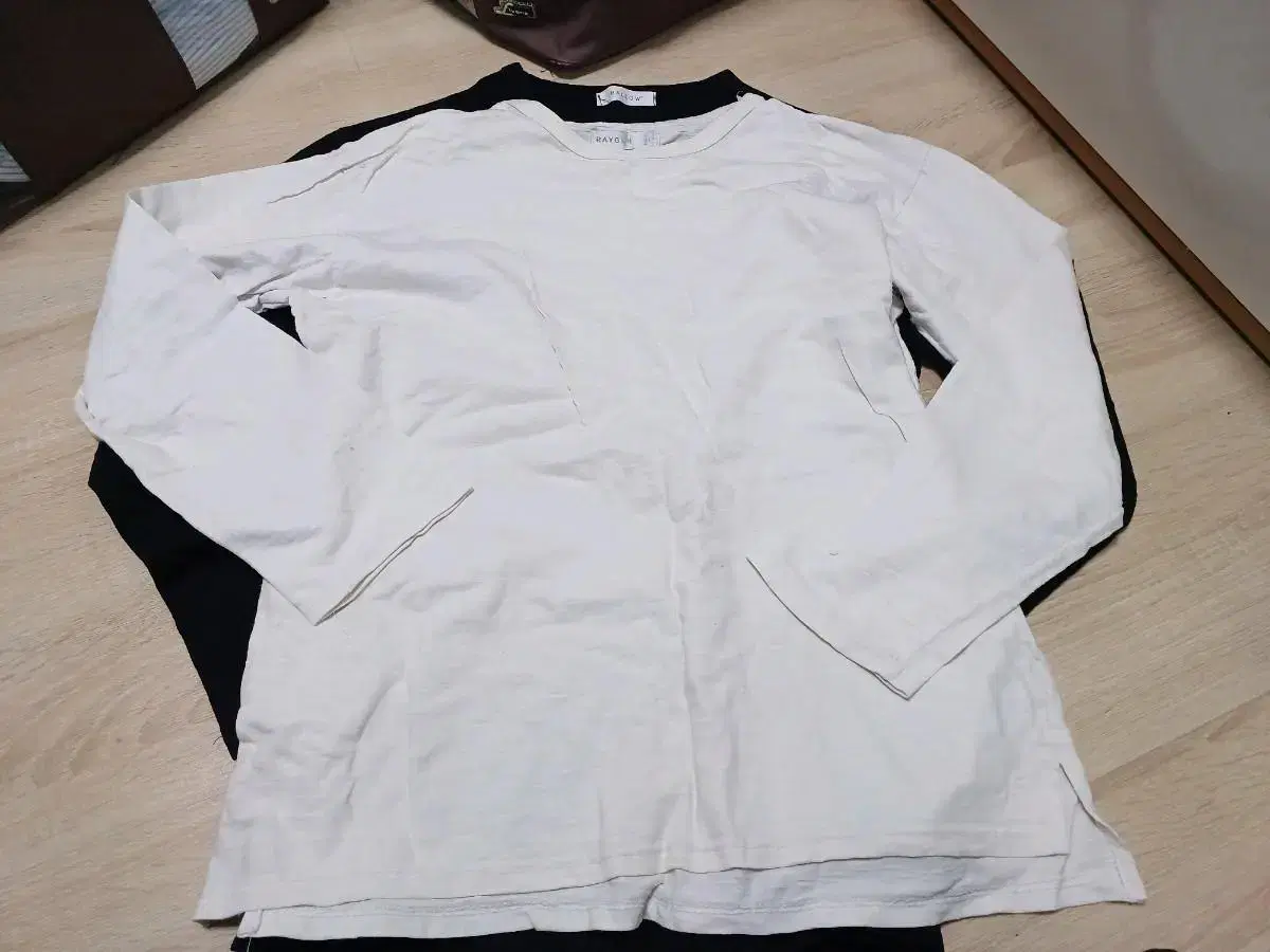 I'm selling a men's long sleeve basic tee