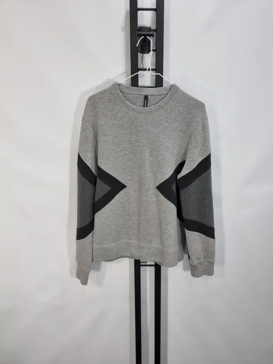 Neoprene geometric gray S with nylbarettes