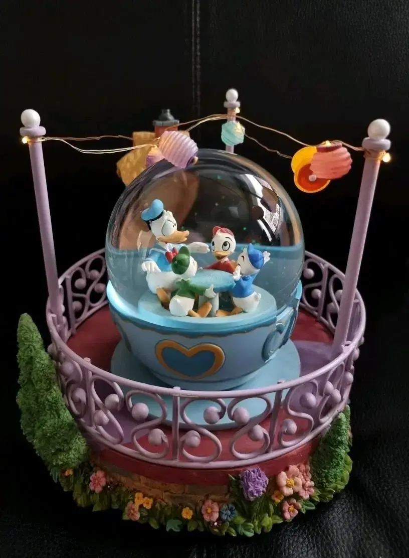 Disney Donald Duck Teacup Snow Globe Snowball