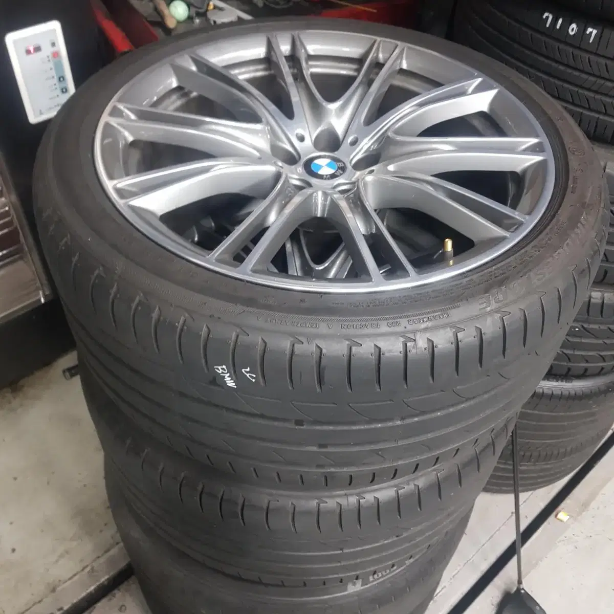 20인치 정품 bmw g바디 인디비쥬얼 순정 중고 휠타이어 팝니다