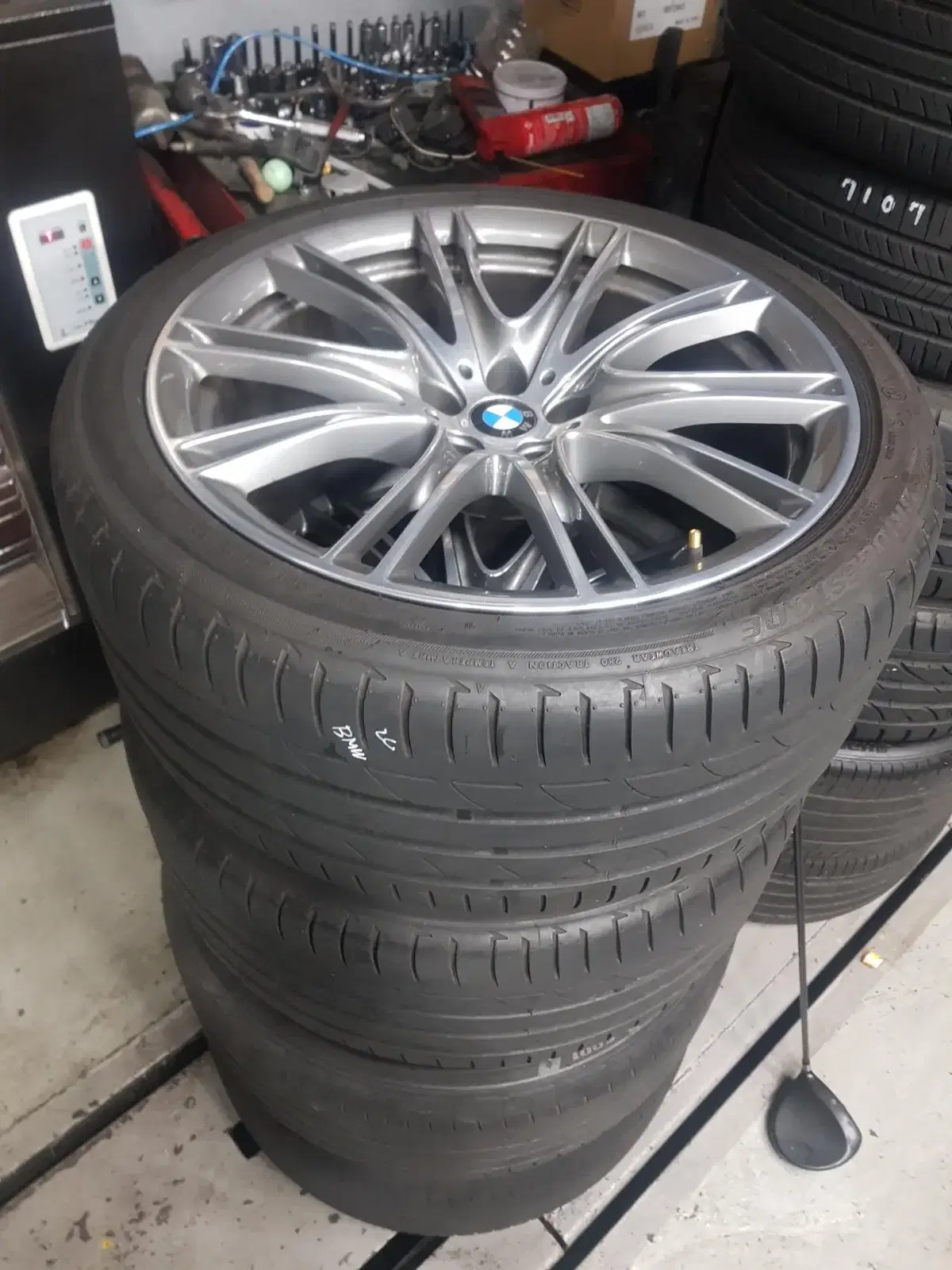 20인치 정품 bmw g바디 인디비쥬얼 순정 중고 휠타이어 팝니다