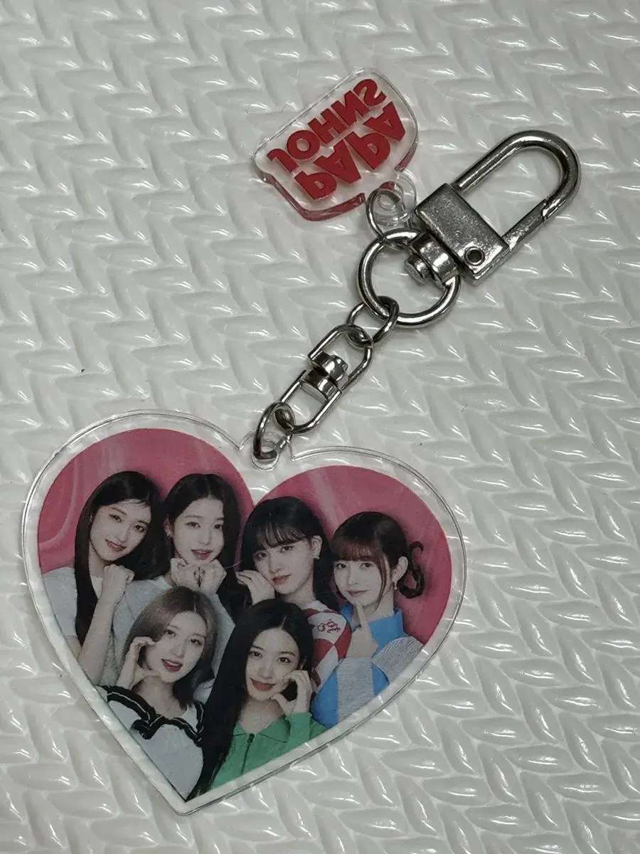 Ive Papa John's official goods (1st photocard, 2nd keyring)