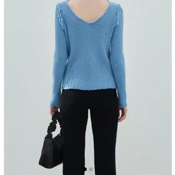 다이애그널 V NECK DAMAGE KNIT (Blue)